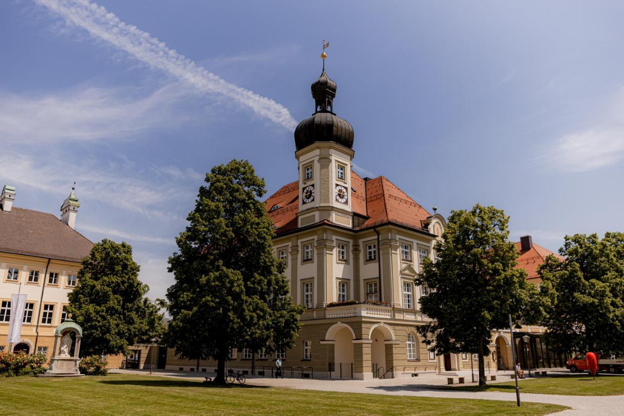 C4S Come4Stay Altoetting - 3-Zi Whg I Zentrale Lage I Parkplatz I Balkon I Wifi I Smarttv I 1 Kingsize, 1 Queensize Bett I Office Arbeitsplatz I Wohnbereich Mit Couch Und Essbereich I Voll Ausgestattete Kueche I Nespresso Esterno foto
